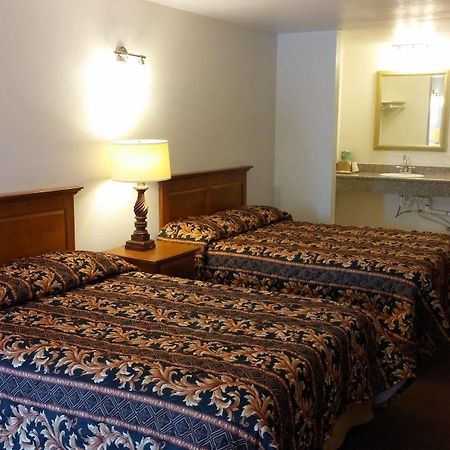 Country Regency Inn & Suites Manvel Eksteriør bilde