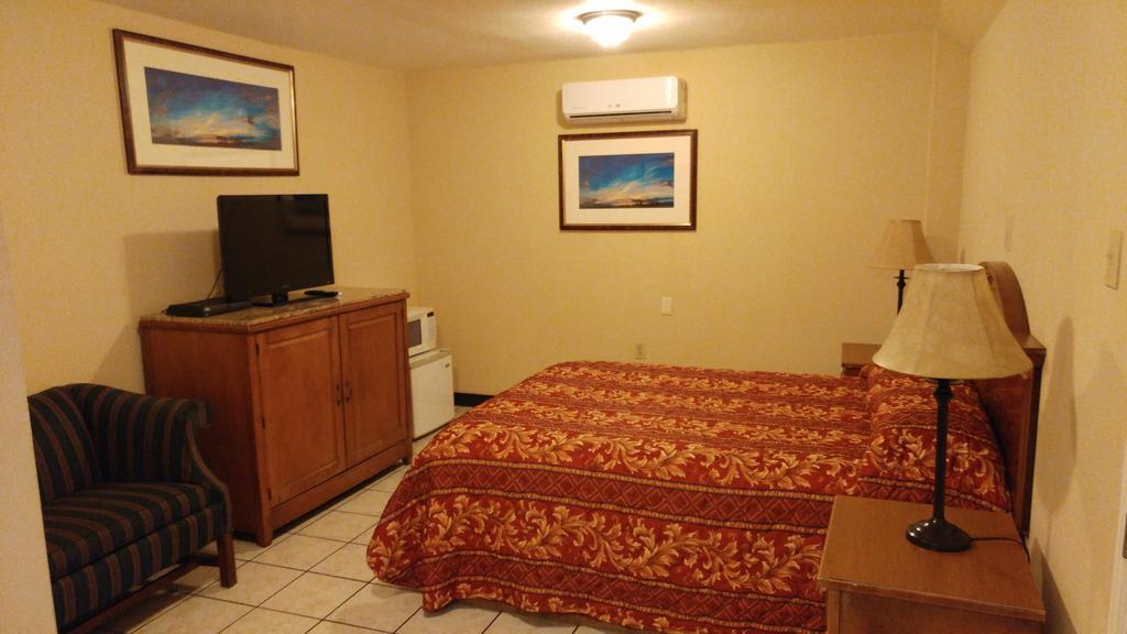 Country Regency Inn & Suites Manvel Eksteriør bilde