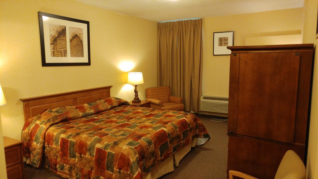 Country Regency Inn & Suites Manvel Eksteriør bilde
