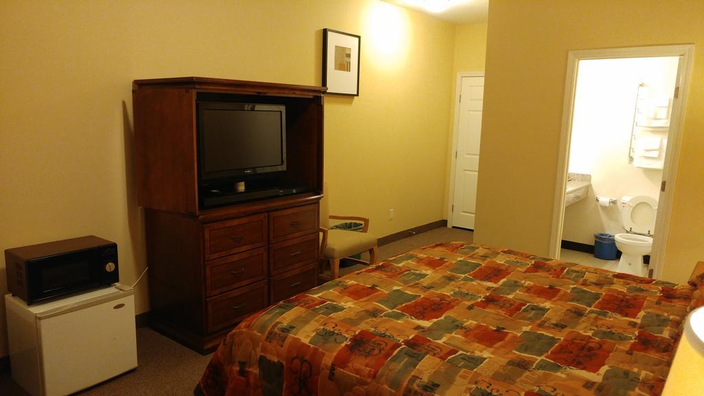 Country Regency Inn & Suites Manvel Eksteriør bilde