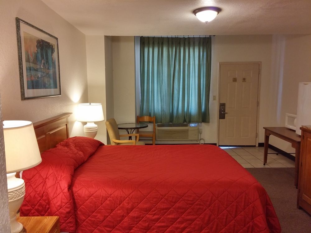 Country Regency Inn & Suites Manvel Eksteriør bilde