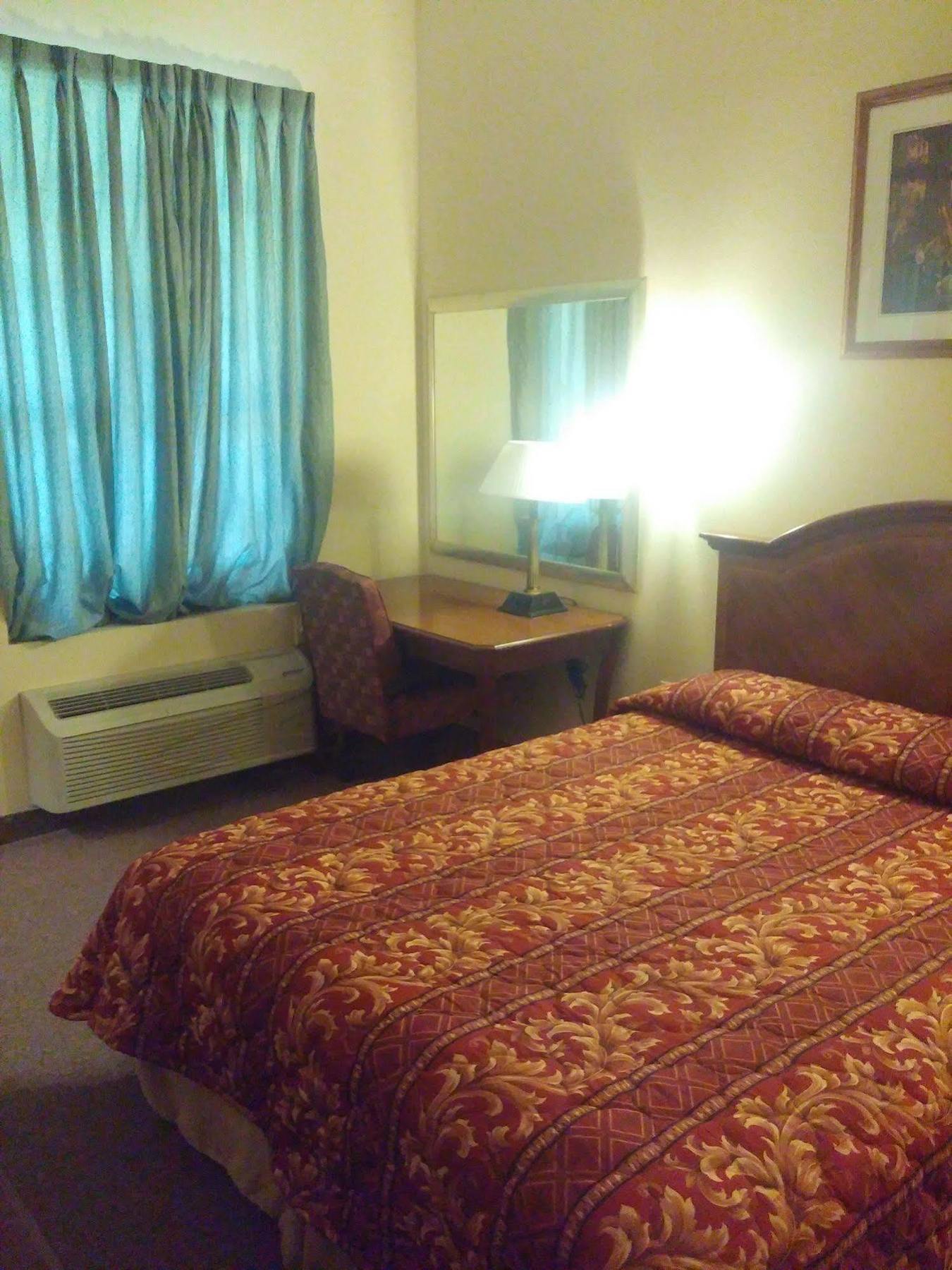 Country Regency Inn & Suites Manvel Eksteriør bilde