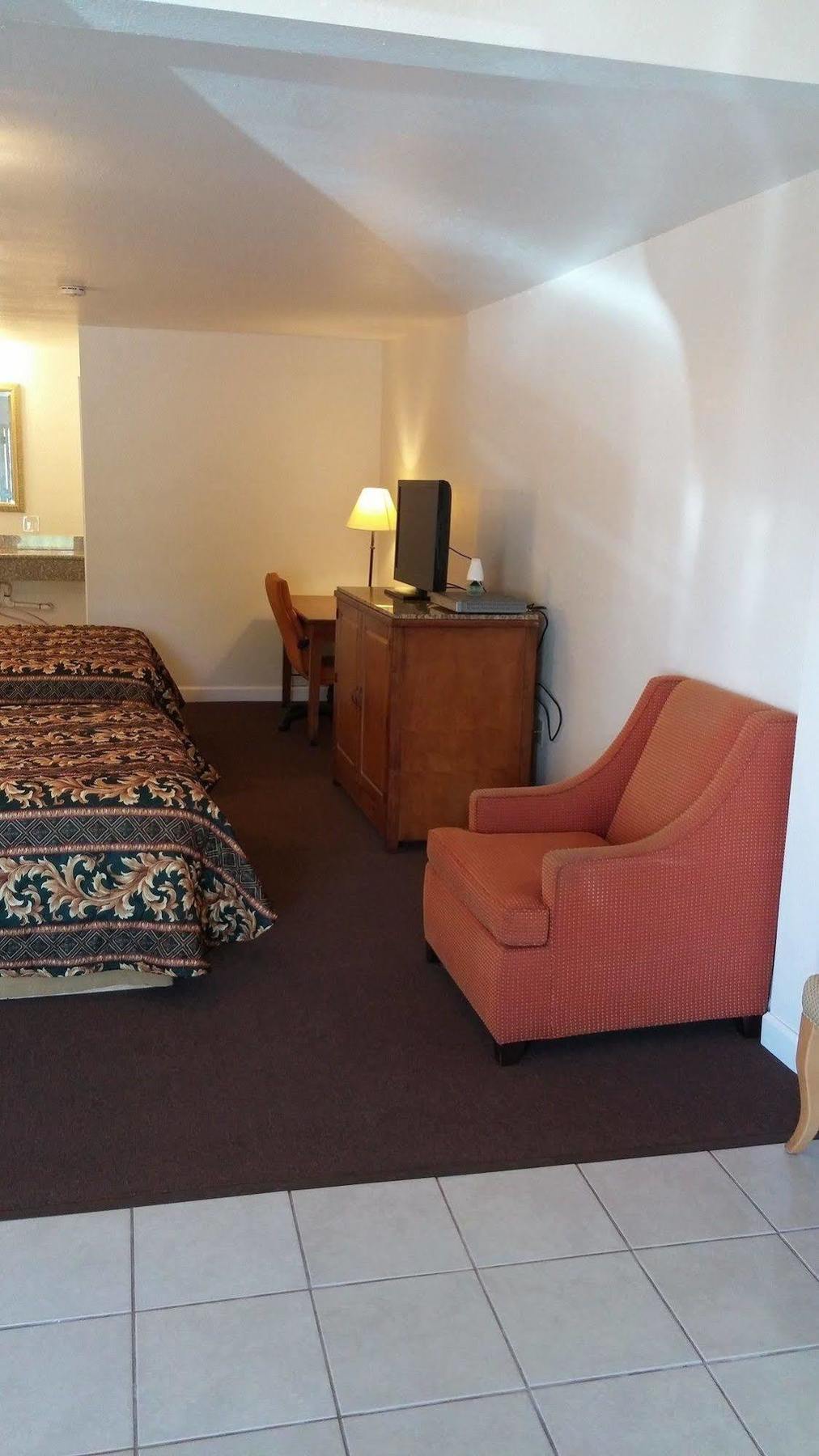 Country Regency Inn & Suites Manvel Eksteriør bilde