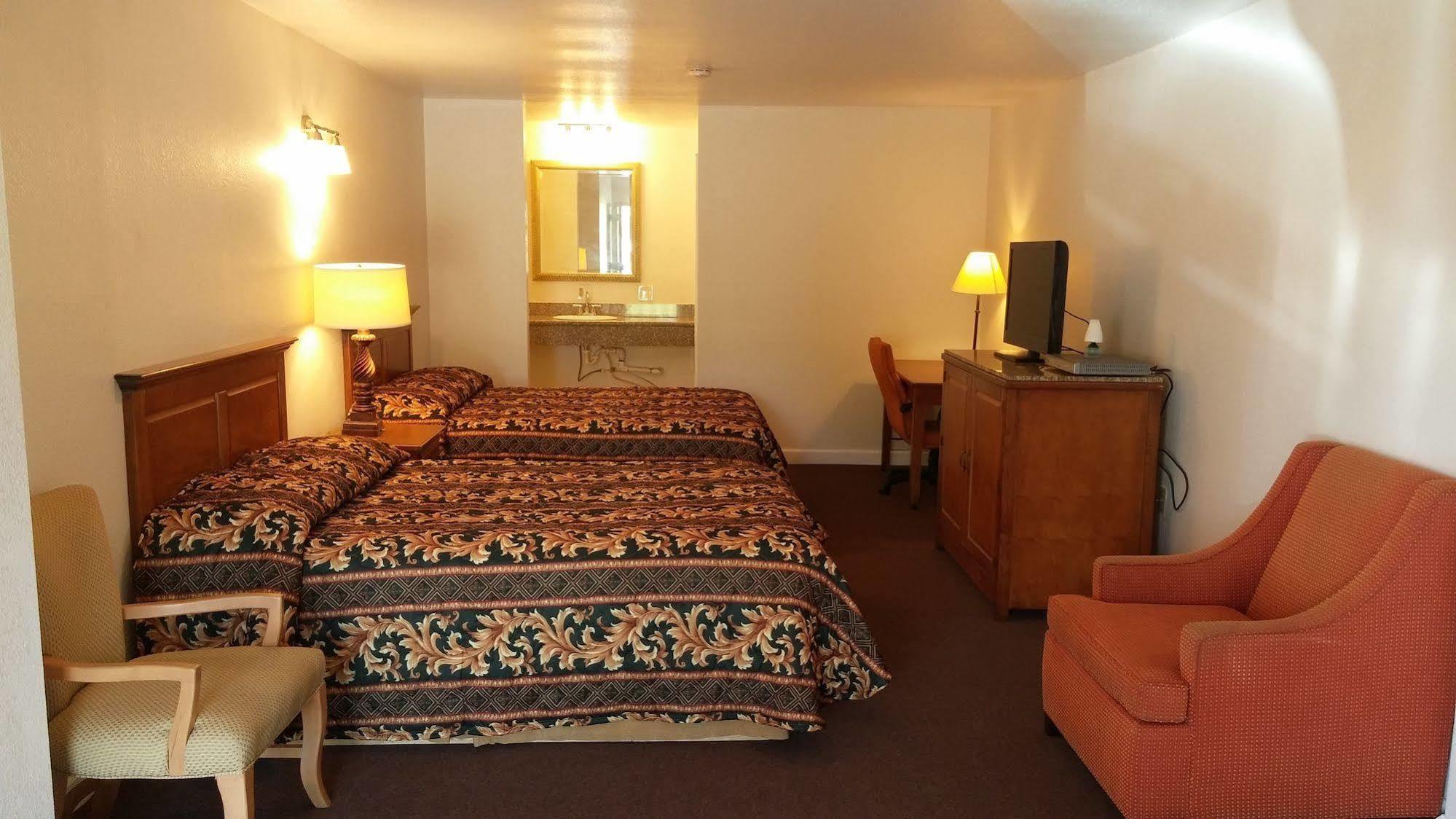 Country Regency Inn & Suites Manvel Eksteriør bilde