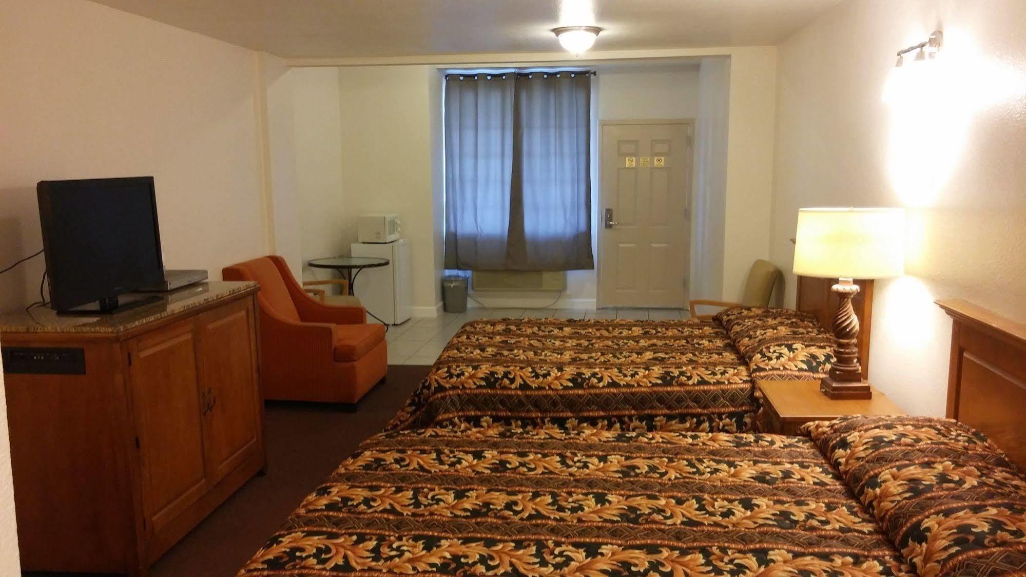 Country Regency Inn & Suites Manvel Eksteriør bilde