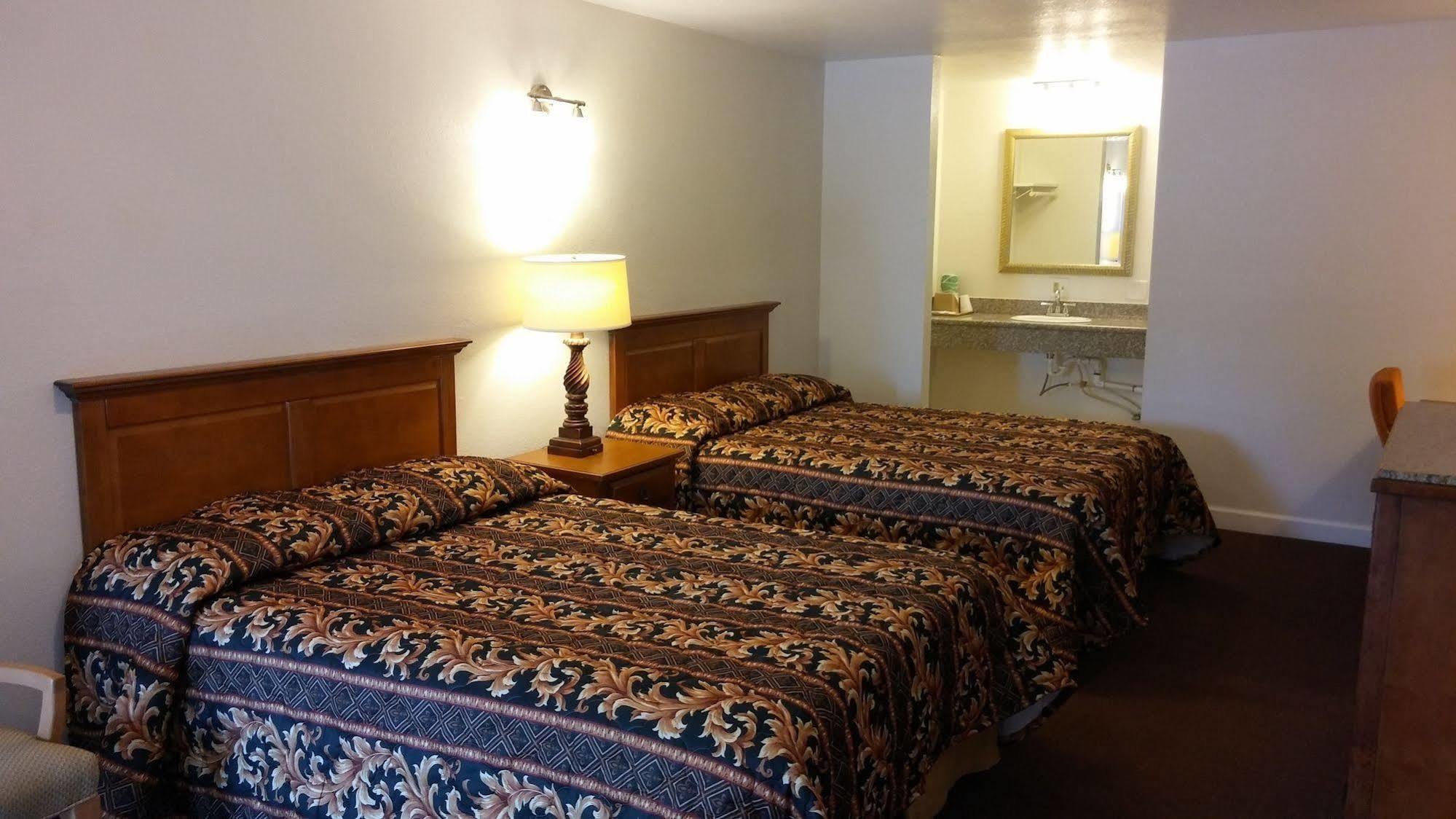 Country Regency Inn & Suites Manvel Eksteriør bilde