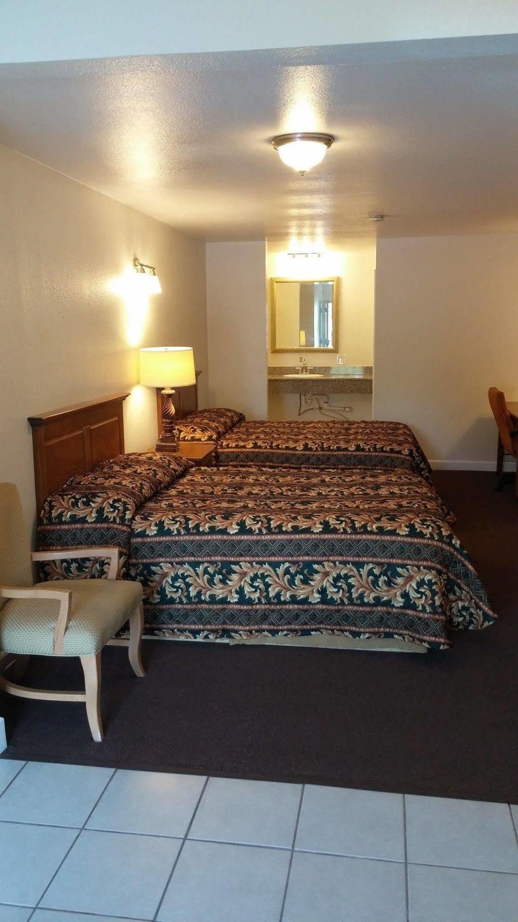 Country Regency Inn & Suites Manvel Eksteriør bilde
