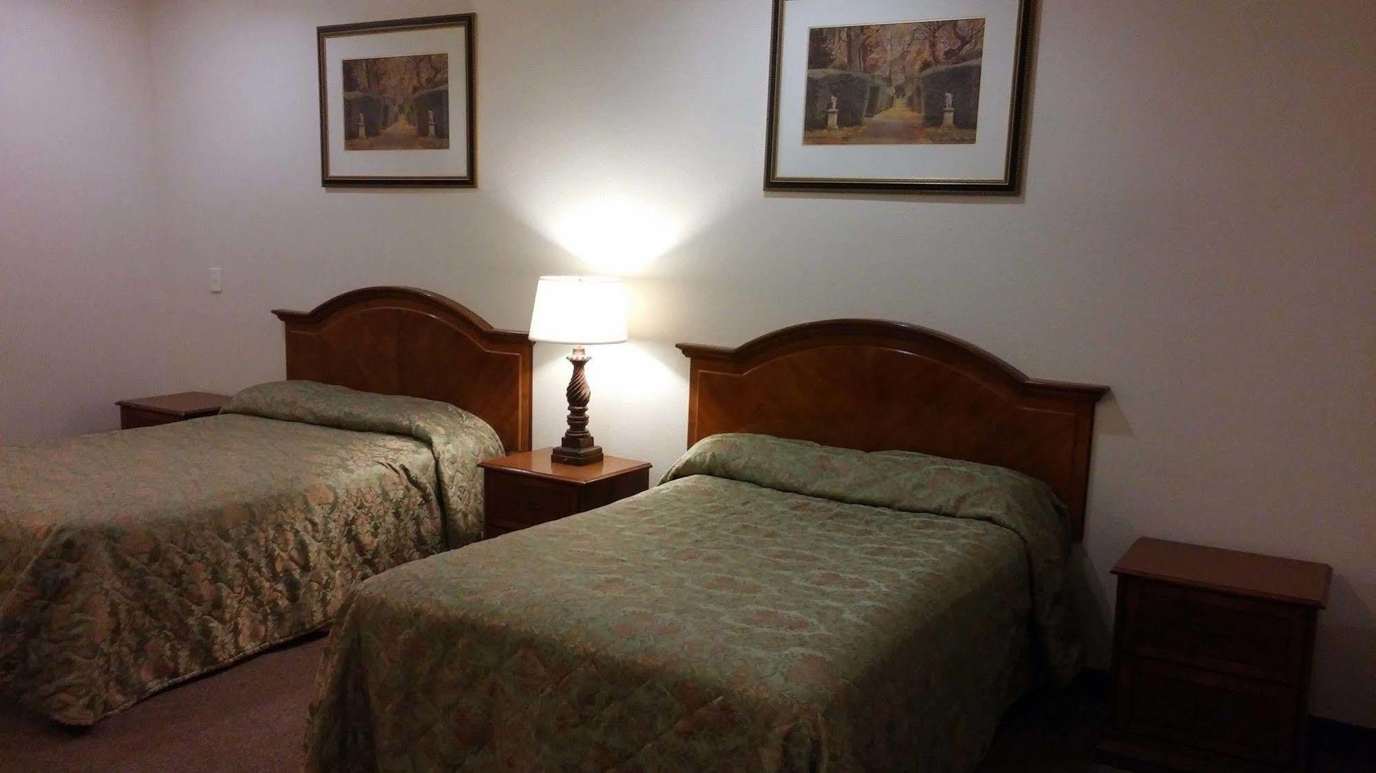 Country Regency Inn & Suites Manvel Eksteriør bilde