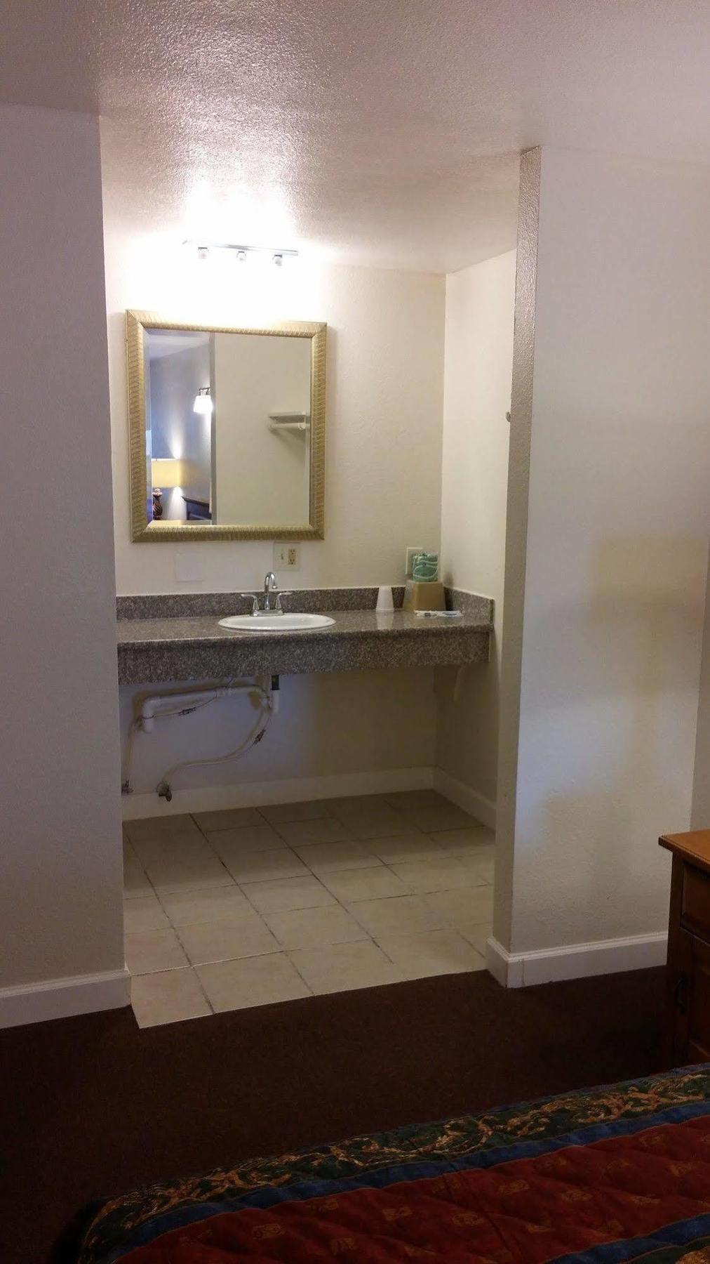 Country Regency Inn & Suites Manvel Eksteriør bilde